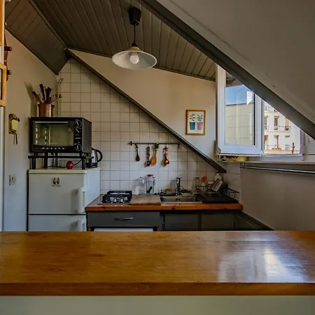 Aux Portes De Paris, Charme Avec Balcon Sous Les Combles Montreuil (Seine-Saint-Denis)