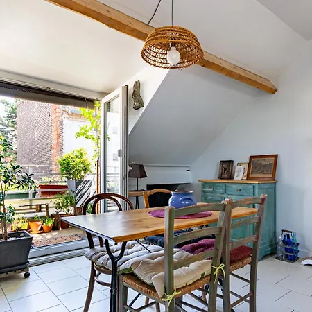 Aux Portes De Paris, Charme Avec Balcon Sous Les Combles