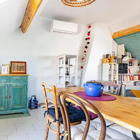 Aux Portes De Paris, Charme Avec Balcon Sous Les Combles Apartamento