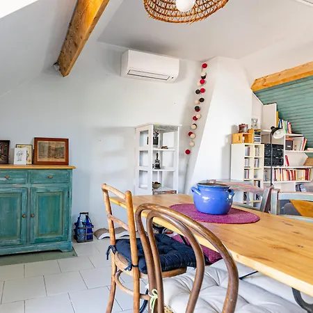 Aux Portes De Paris, Charme Avec Balcon Sous Les Combles Apartamento *